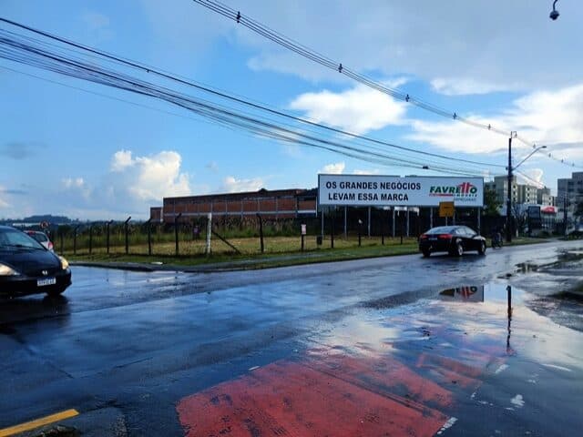 Foto 7 de 10: Terreno em leilão em Curitiba - PR, bairro Cidade Industrial — IMOVEL DE MATRICULA 48.244 DO 8O REGISTRO DE IMOVEIS DE CURITIBA/PR, DE PROPRIEDADE DO EXECUTADO IVO LUIZ BOSCHETTI E ES