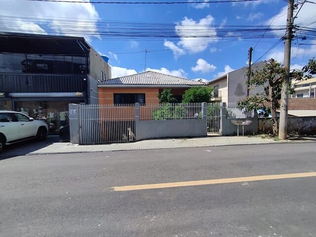 Foto 5 de 8: Casa em leilão em Curitiba - PR, bairro Pinheirinho — IMOVEL: LOTE NO 08 (OITO), DA QUADRA N° 45 (QUARENTA E CINCO), DA PLANTA JARDIM URANO , SITO NO ARRABALDE DO PINHEIRIN