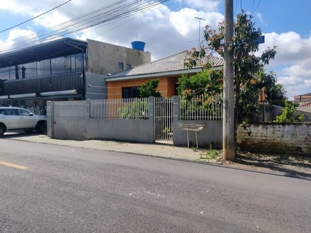 Foto 4 de 8: Casa em leilão em Curitiba - PR, bairro Pinheirinho — IMOVEL: LOTE NO 08 (OITO), DA QUADRA N° 45 (QUARENTA E CINCO), DA PLANTA JARDIM URANO , SITO NO ARRABALDE DO PINHEIRIN