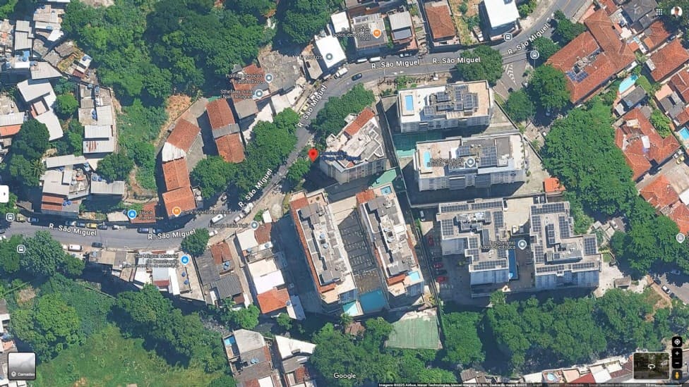 Foto 3 de 5: Apartamento em leilão em Rio De Janeiro - RJ — Apartamento 404, bloco 3, do Cond.Ed. Village São Miguel - Rua São Miguel, nº 335, Tijuca/RJ - de frente, c/ 65m² e vaga