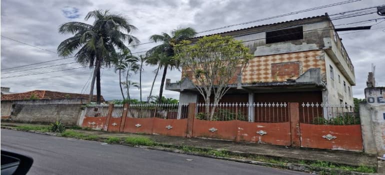 Foto 1 de 7: Comercial em leilão em Campos Dos Goytacazes - RJ — Prédio Residencial Nº 84 Da Av. Friburgo, Campos Dos Goytacazes/rj