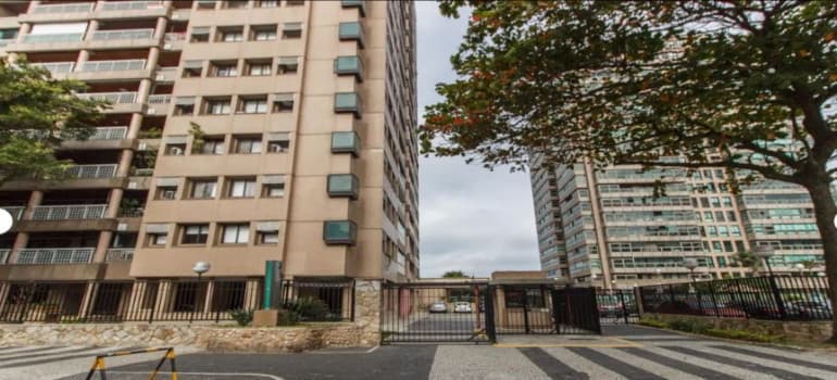 Foto 2 de 5: Apartamento em leilão em Rio De Janeiro - RJ, bairro Barra da Tijuca — Rua Padre Alfredo Perez Gonzal