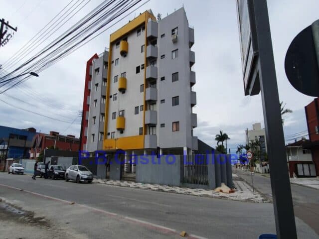 Foto 1 de 2: Apartamento em leilão em Matinhos - PR — Apartamento nº 54, localizado no 4º pavimento, do Edifício Lido Jesolo, situado no município e comarca de Matinhos, sito na Rua Maringá, com área computável de 87,6470m², sendo 51,3050m² de uso privat
