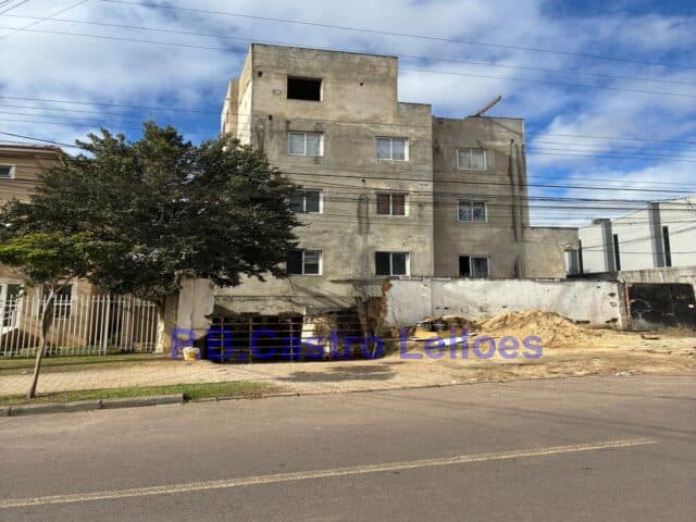 Terreno em leilão em Curitiba - PR, bairro Cajuru — Lote de terreno sob nº 857-A/008, da Planta Cia Territorial Cajuru, situado no Bairro Cajuru, em Curitiba/PR, medindo 13,50 metros de testada principal para a Rua Miguel Caluf, nº 1367, com área total