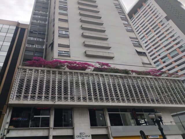 Foto 3 de 6: Apartamento em leilão em Curitiba - PR, bairro Centro — AUTOS: 0001148-26.2020.5.09.0016 Apartamento nº 121, do 12º andar, Bloco Comendador Araújo, do Edifício Gemini, com área privativa de 158,62m2, área comum de 26,18m², conforme matrícula 7.864 do 6º CR