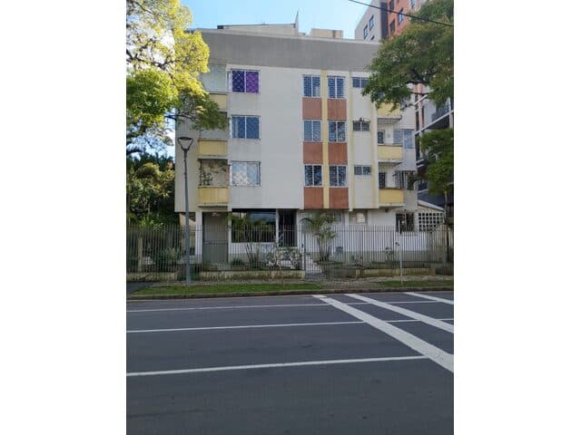 Foto 6 de 8: Apartamento em leilão em Curitiba - PR — AUTOS: 0000762-52.2025.5.09.0652 Apartamento nº 11, localizado no primeiro andar ou segundo pavimento do Edifício Sabrina, situado à Rua Lysimaco Ferreira da Costa, 488, nesta cidade, com área total d