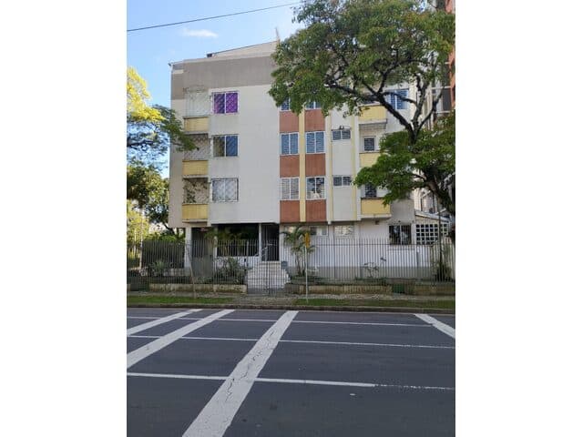 Foto 4 de 8: Apartamento em leilão em Curitiba - PR — AUTOS: 0000762-52.2025.5.09.0652 Apartamento nº 11, localizado no primeiro andar ou segundo pavimento do Edifício Sabrina, situado à Rua Lysimaco Ferreira da Costa, 488, nesta cidade, com área total d