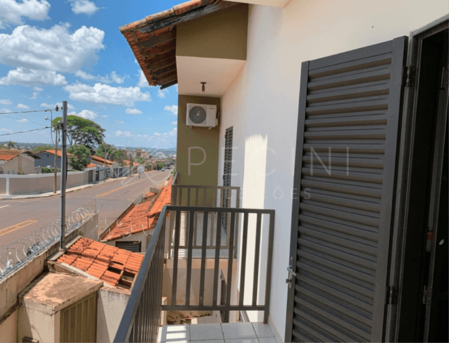 Foto 1 de 8: Comercial em leilão em Ituiutaba - MG, bairro Setor Sul — PRÉDIO RESIDENCIAL N° 2393 - SETOR SUL Ituiutaba/MG