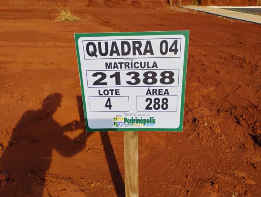 Foto 1 de 2: Terreno em leilão em Pedrinópolis - MG — QUADRA 04, LOTE 04, AVENIDA COMERCIAL DO VALLE, LOTEAMENTO VIA COMERCIAL DO VALLE, PEDRINÓPOLIS/MG, ÁREA DE 288,00 M². MATRÍCULA: 21388. NO ESTADO EM QUE SE ENCONTRA. Prefeitura Municipal de Pedrinópolis