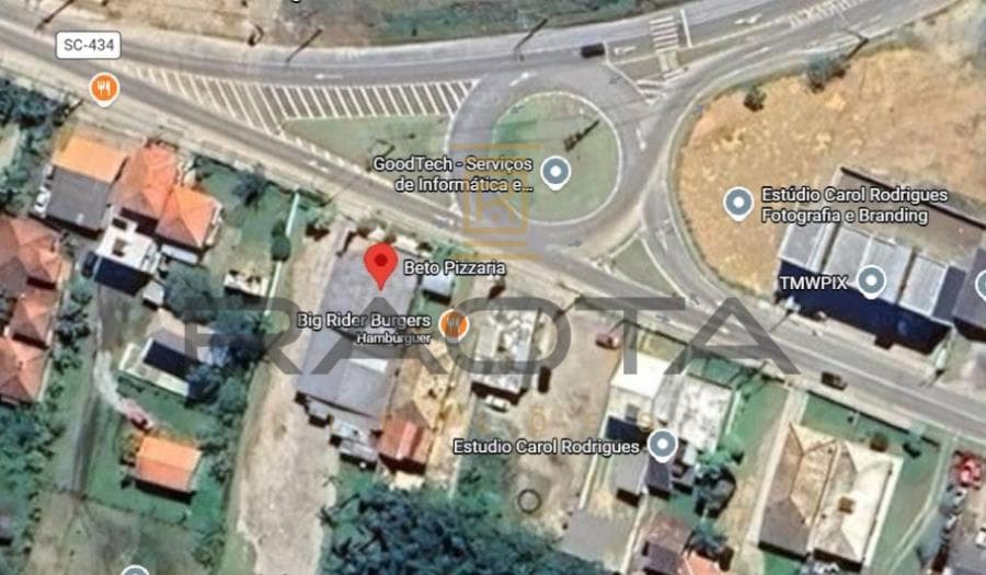 Foto 1 de 7: Terreno em leilão em Palhoça - SC — terreno com 1090,12m2 e 409,27 do prédio terreno praia Garopaba com 1090,,12m2