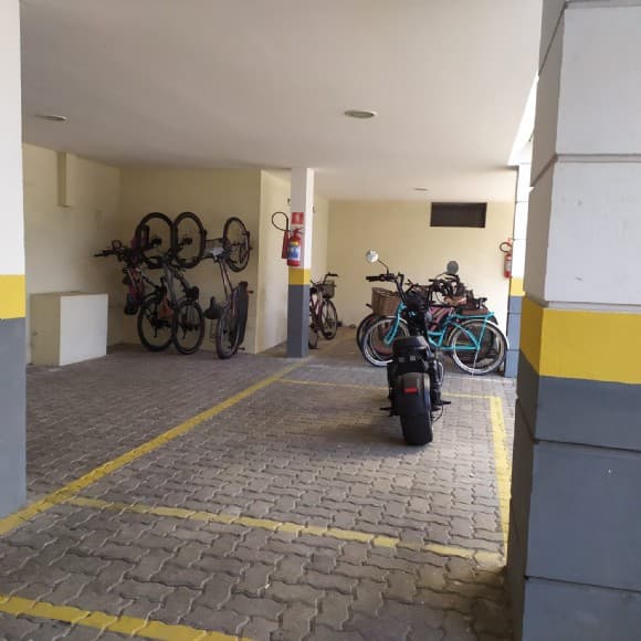 Foto 7 de 8: Apartamento em leilão em Niterói - RJ — EXCELENTE APT EM ITAIPU - NITERÓI - CONDOMÍNIO DO EDIFÍCIO SOLAR DE ITACOATIARA