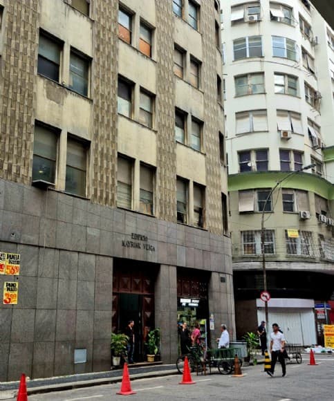 Foto 2 de 6: Comercial em leilão em Rio De Janeiro - RJ — PRÉDIO COMERCIAL COM EXCELENTES LOJAS E SALAS NO CENTRO DO RIO (PRÓX A PRAÇA MAUÁ)