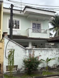 Casa em leilão em Rio De Janeiro - RJ — CASA DUPLEX EM VARGEM PEQUENA, 3 QUARTOS, PISCINA, CHURRASQUEIRA E 2 VAGAS