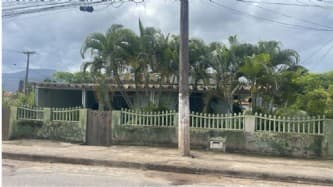 Casa em leilão em Saquarema - RJ, bairro Jaconé — CASA EM JACONÉ/SAQUAREMA - TERRENO DE 450M² - A 1 QUARTEIRÃO DA PRAIA,  NA AVENIDA 13 (UMA DAS PRINCIPAIS)