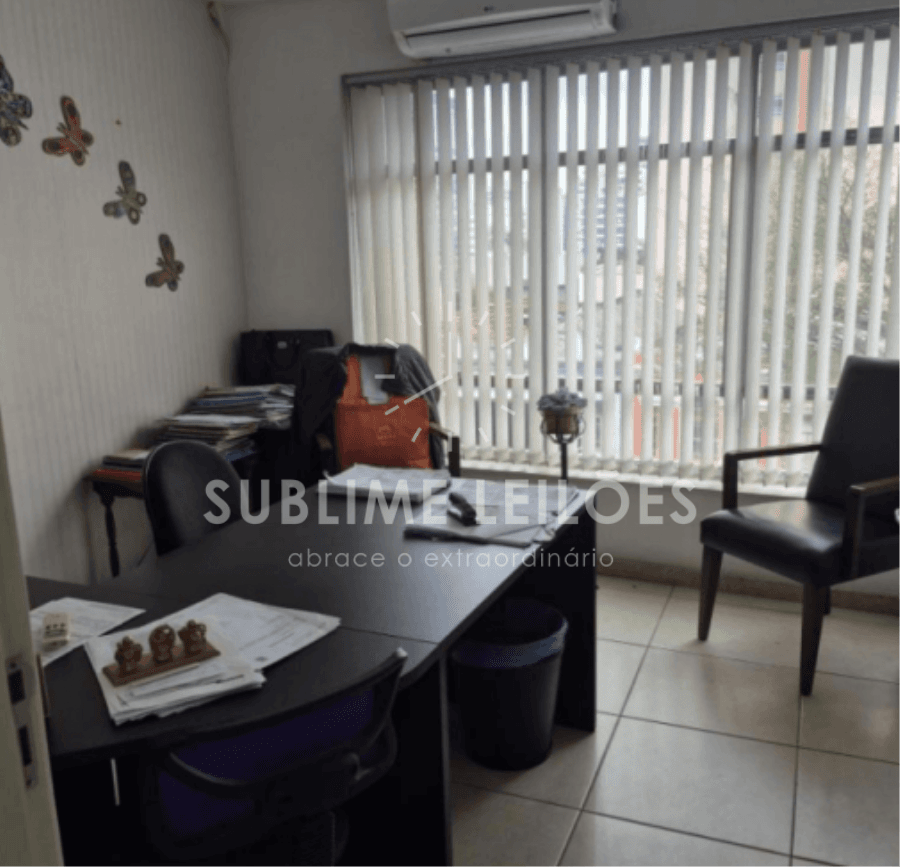 Foto 3 de 12: Comercial em leilão em São Paulo - SP — 118m² útil | Benfeitorias Conjunto comercial na Liberdade