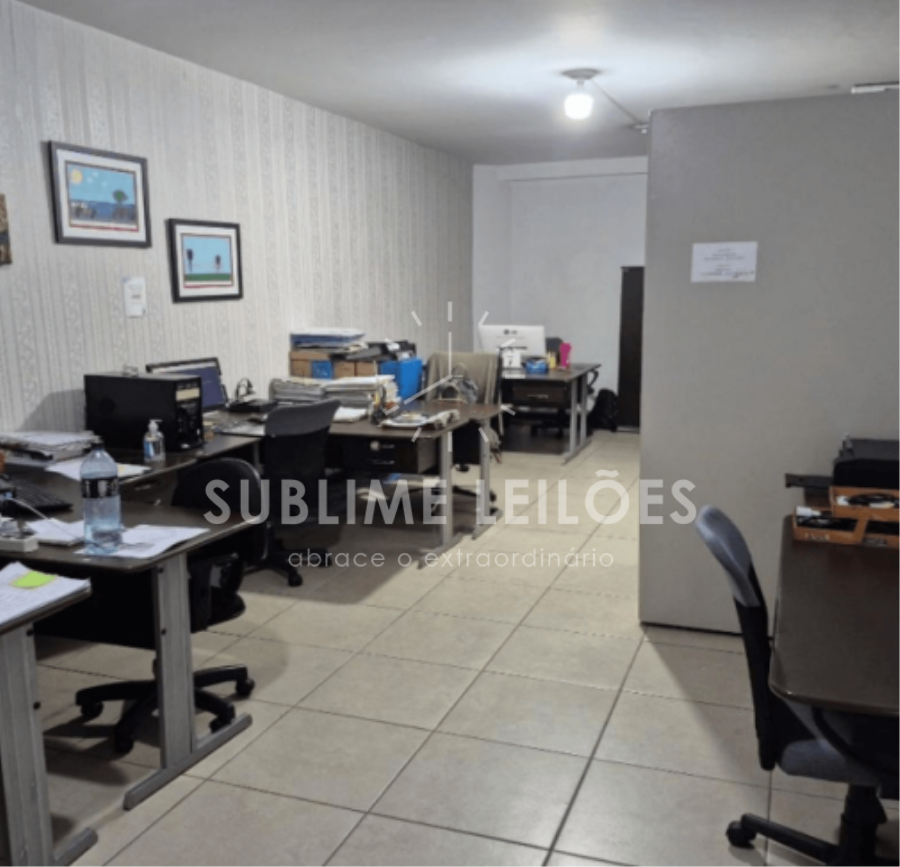 Foto 2 de 12: Comercial em leilão em São Paulo - SP — 118m² útil | Benfeitorias Conjunto comercial na Liberdade