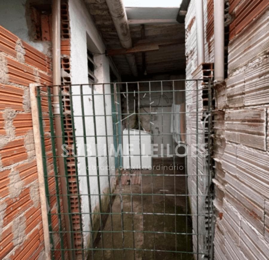 Foto 26 de 28: Casa em leilão em Suzano - SP, bairro Vila Urupês — Terreno de 300m² | Constr. de 373m² 5 Casas em Suzano